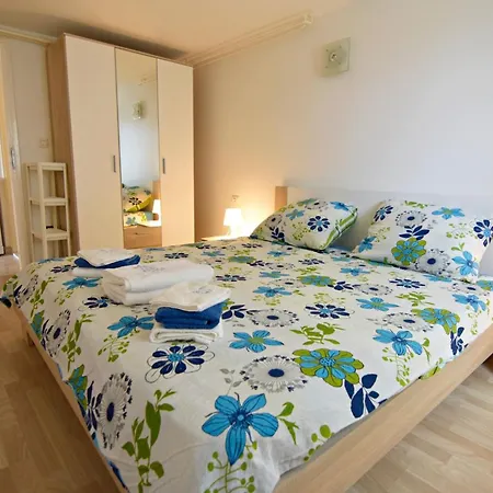 Garden Retreat Apartment